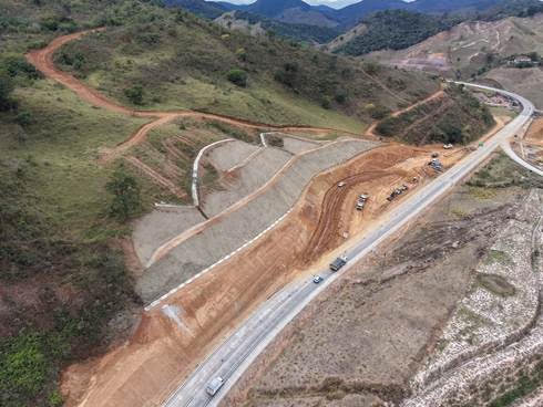 Nova 381 antecipa recuperação de 13 taludes na BR-381
