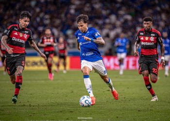 Cruzeiro e Flamengo empatam no Mineirão no jogo de ida das oitavas da Libertadores